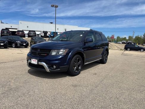 Used 2019 Dodge Journey Crossroad w/ Nav & Sun Group AWD/4WD image 1