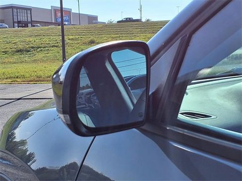 Used 2023 Jeep Cherokee Altitude Lux image 38