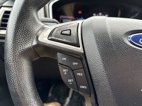Used 2017 Ford Fusion SE w/ Fusion SE Technology Package FWD image 20