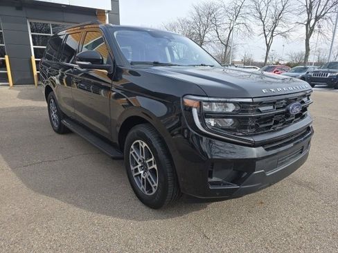 Used 2025 Ford Expedition Active image 3
