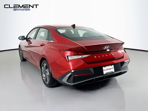 New 2025 Hyundai Elantra SEL image 8