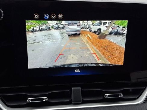 Used 2025 Chevrolet Equinox LT FWD image 13