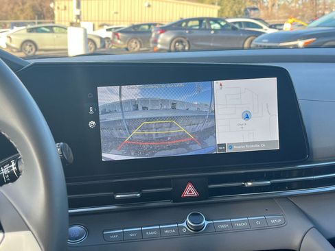 Used 2025 Hyundai Elantra SEL image 17