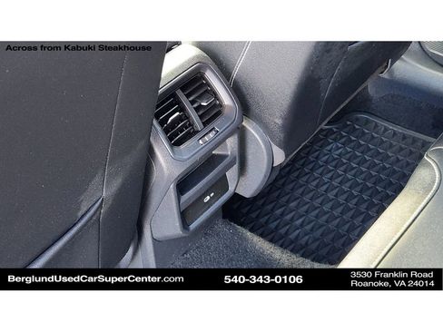 Used 2022 Volkswagen Taos SE image 13