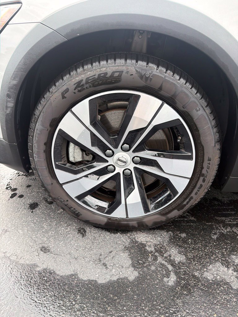Certified 2025 Volvo V60 B5 Cross Country Plus AWD/4WD image 4