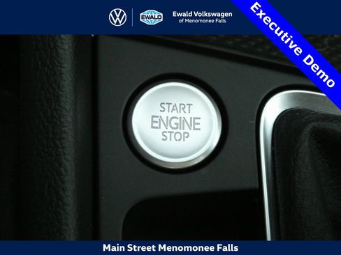 New 2025 Volkswagen Jetta SE image 9