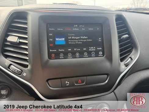 Used 2019 Jeep Cherokee Latitude Plus w/ Cold Weather Group AWD/4WD image 29