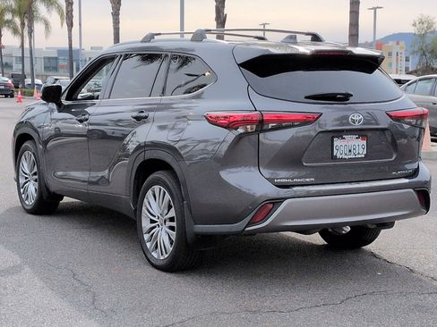 Used 2023 Toyota Highlander Platinum image 8