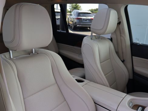 Certified 2025 Mercedes-Benz GLS 450 4MATIC image 33