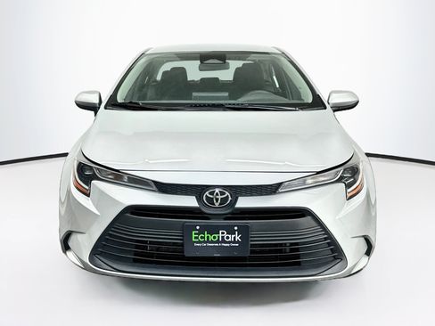 Used 2023 Toyota Corolla LE FWD image 2