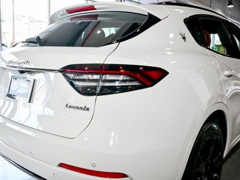 Used 2022 Maserati Levante GT image 11