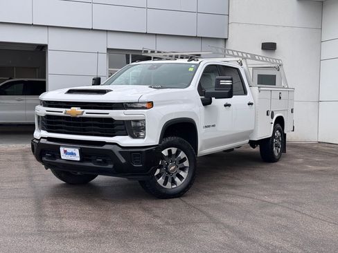 Used 2025 Chevrolet Silverado 2500 Custom w/ Custom Convenience Package image 2