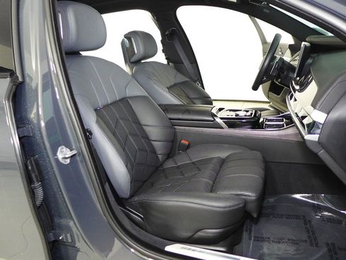 Used 2023 BMW 740i w/ Parking Assistance Package image 19