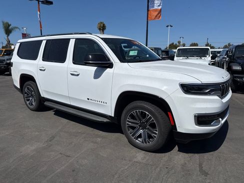 Used 2024 Jeep Wagoneer L Series II RWD image 11