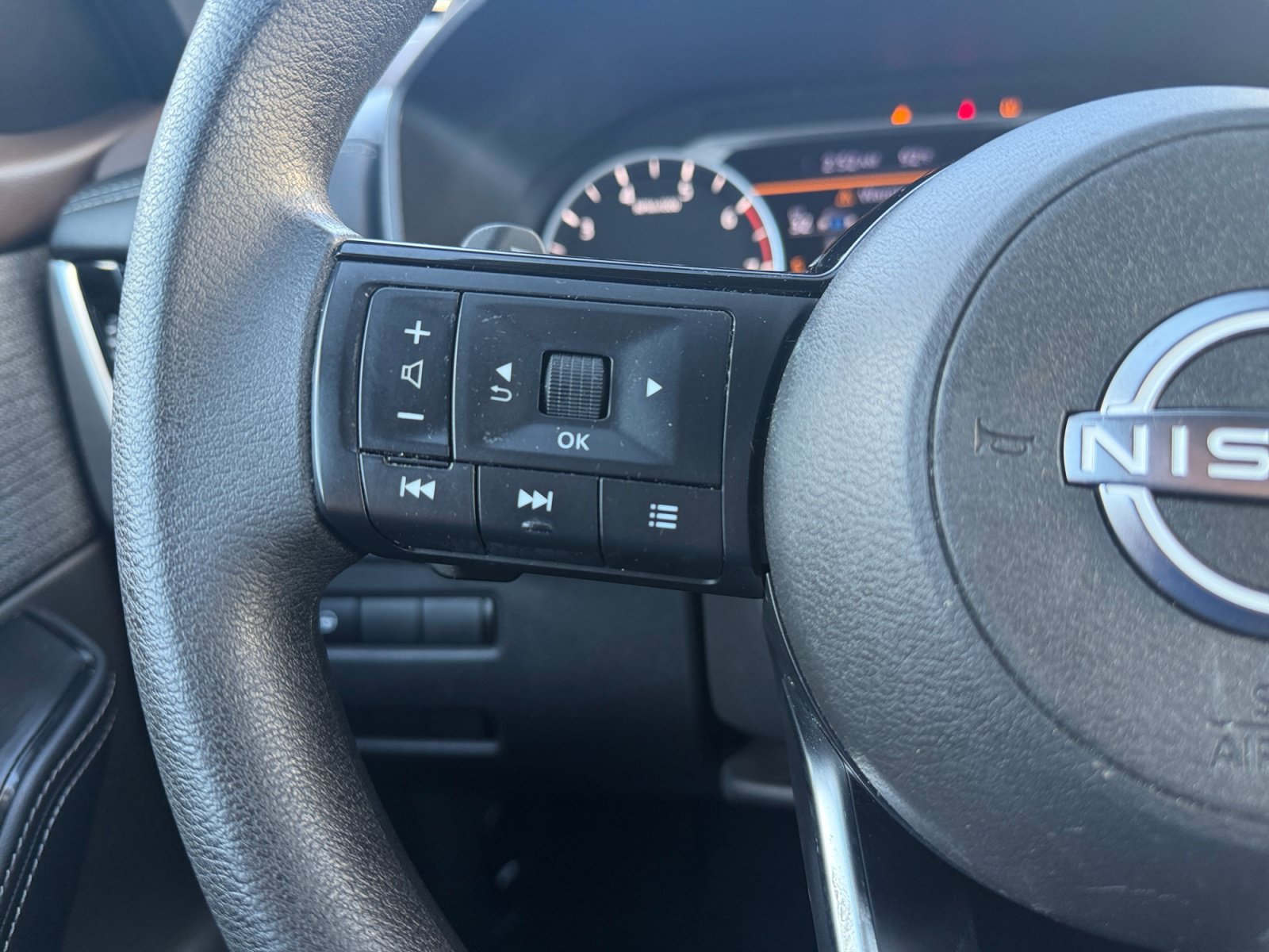 Used 2022 Nissan Rogue SV FWD image 20