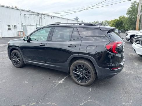 Used 2024 GMC Terrain SLT w/ Elevation Edition FWD image 9