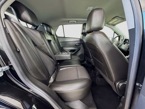 Used 2022 Chevrolet Trax LT w/ Midnight Edition image 26