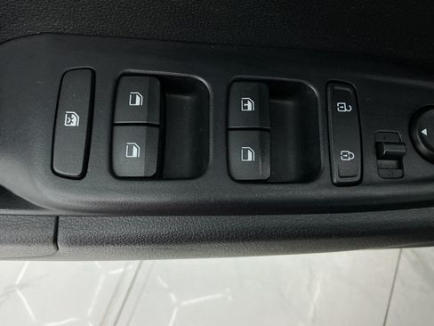 Used 2021 Hyundai Venue SE FWD image 37