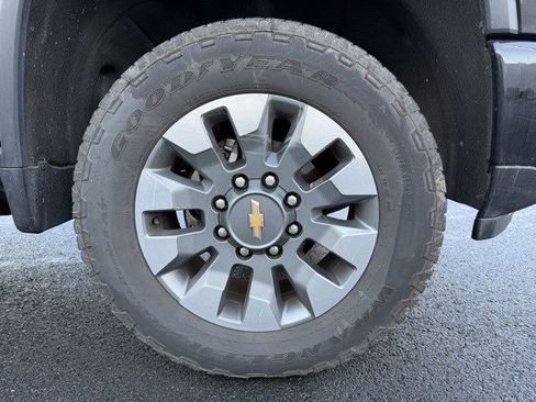 Used 2024 Chevrolet Silverado 2500 Custom w/ Custom Value Package image 21