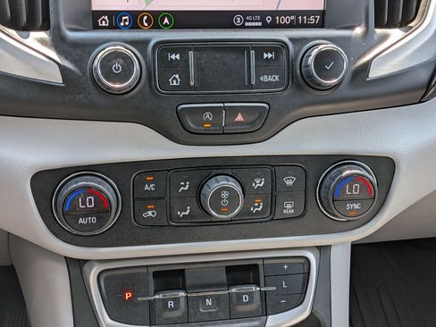 Used 2022 GMC Terrain SLT w/ Infotainment Package II FWD image 26