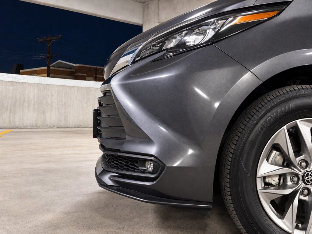 Used 2025 Toyota Sienna XLE FWD image 2
