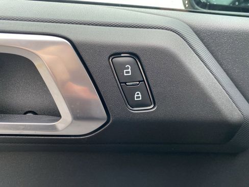 New 2025 Ford Bronco Base image 17