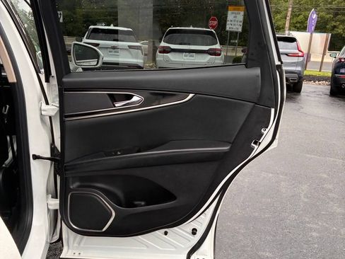 Used 2021 Lincoln Nautilus FWD image 24