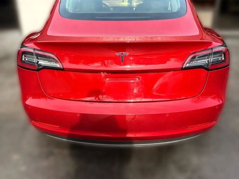 Used 2020 Tesla Model 3 Standard Range Plus image 4