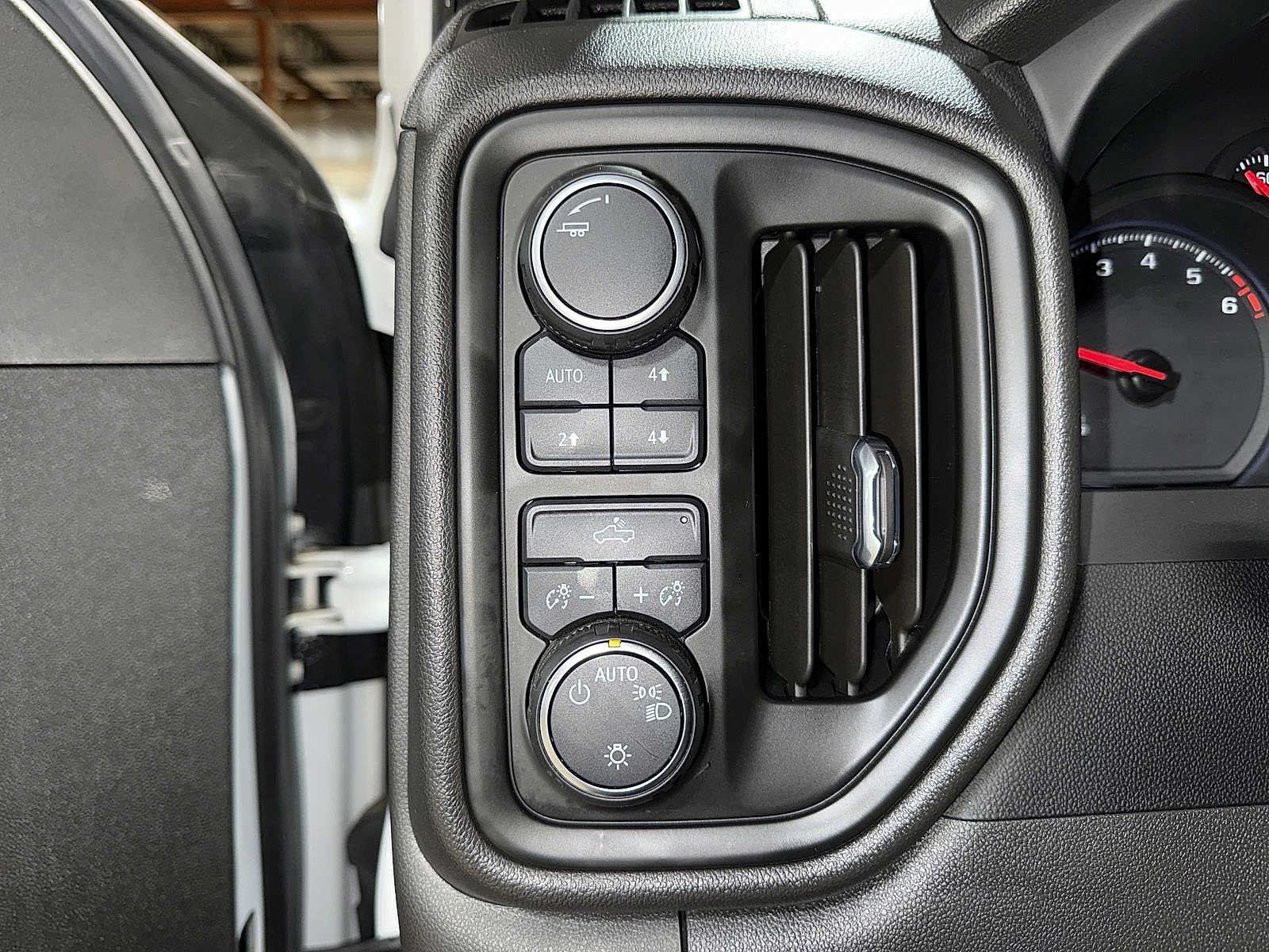 Used 2022 Chevrolet Silverado 1500 Custom Trail Boss AWD/4WD image 32