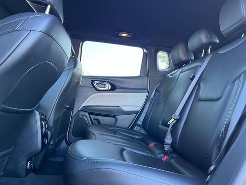 Used 2025 Jeep Compass Limited image 27