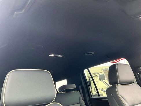 Used 2025 Chevrolet Suburban Premier image 29