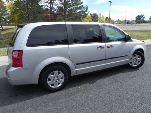 Used 2009 Dodge Grand Caravan FWD image 4