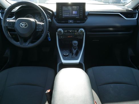 Used 2021 Toyota RAV4 LE AWD/4WD image 10