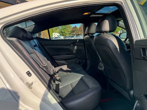 Used 2018 Hyundai Elantra Sport w/ Sport Premium Package 03 FWD image 15