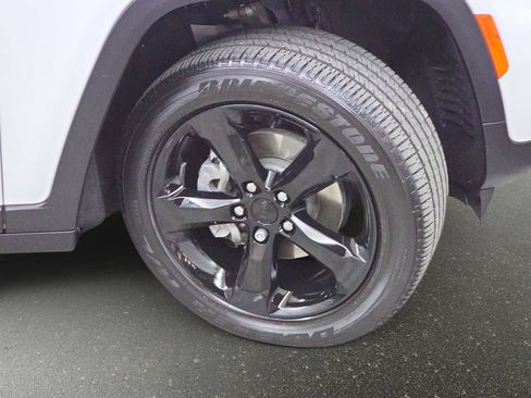 Used 2023 Jeep Grand Cherokee Altitude AWD/4WD image 31