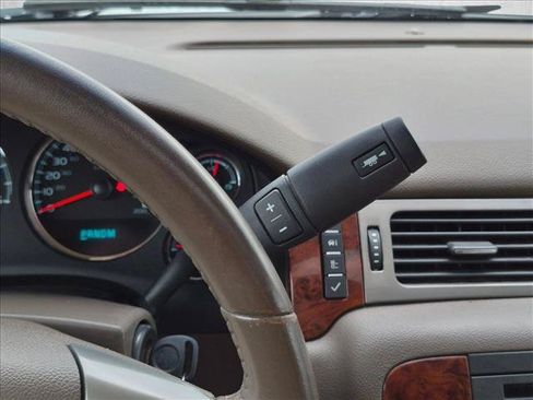 Used 2014 Chevrolet Suburban LT AWD/4WD image 18