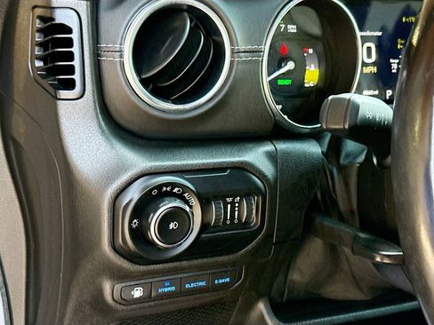 Used 2021 Jeep Wrangler Unlimited Sahara w/ Cold Weather Group AWD/4WD image 11