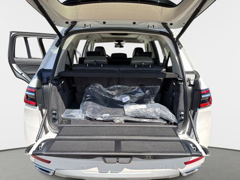 New 2026 BMW X7 xDrive40i w/ Premium Package AWD/4WD image 11