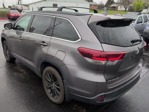 Used 2019 Toyota Highlander SE AWD/4WD image 6