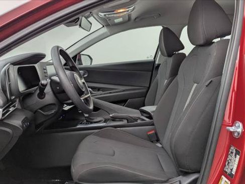 Used 2025 Hyundai Elantra SE w/ Cargo Package FWD image 14