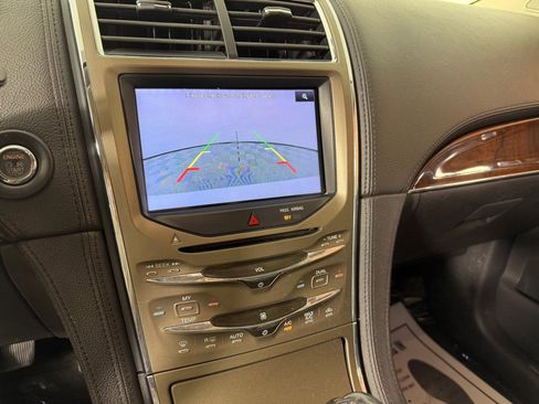Used 2013 Lincoln MKX AWD image 17