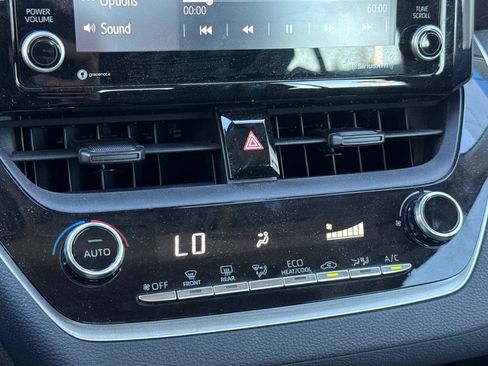 Used 2022 Toyota Corolla LE FWD image 29