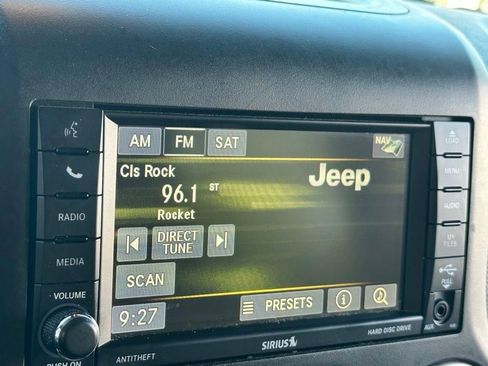 Used 2016 Jeep Wrangler Unlimited Sahara image 11