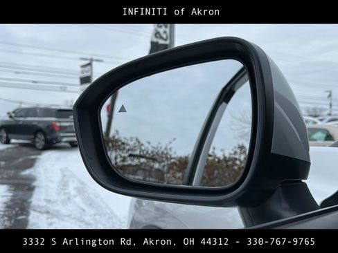 Used 2025 Nissan Rogue SV w/ SV Premium Package image 3