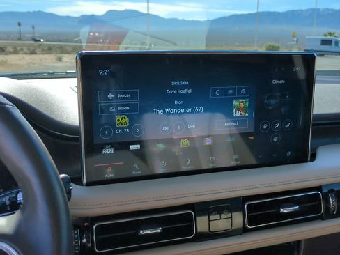 Used 2023 Lincoln Nautilus Reserve image 22