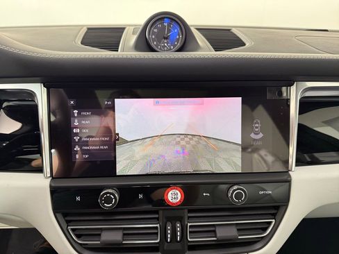Certified 2025 Porsche Macan image 33