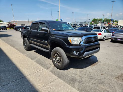Used 2015 Toyota Tacoma 4x4 Double Cab w/ SR5 Package image 8