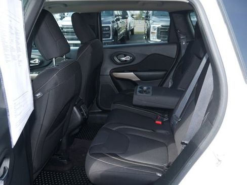 Used 2017 Jeep Cherokee Latitude w/ Safety/Convenience Group image 23