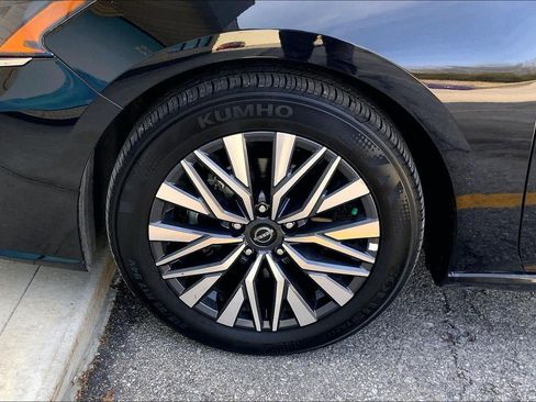 Used 2025 Nissan Altima 2.5 SV image 8