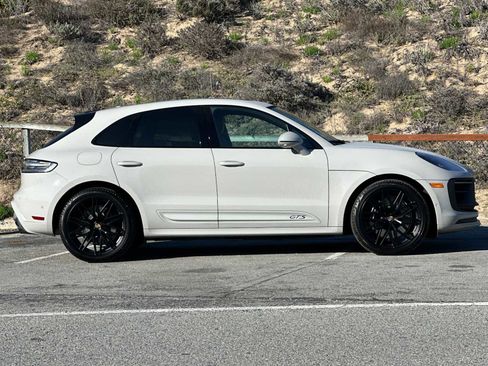 Certified 2025 Porsche Macan GTS image 9